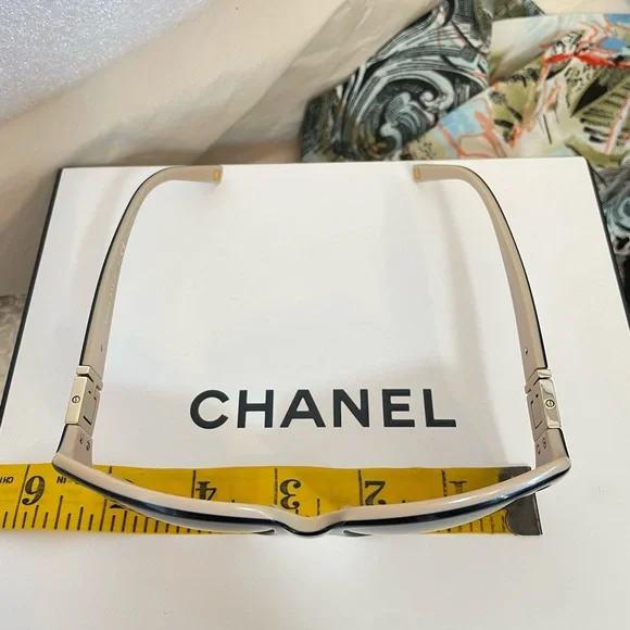 Vintage Rare Anne Klein Sunglasses two toned
Black brown beige small medium - Picture 13 of 13